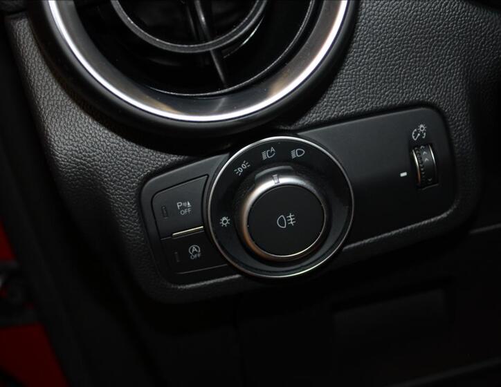 Alfa Romeo Stelvio 34