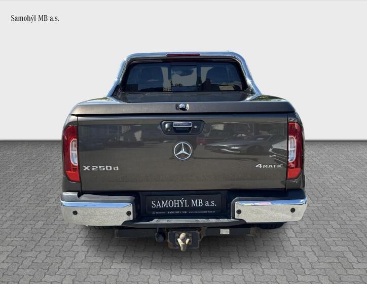 Mercedes-Benz Třídy X 4