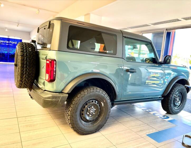 Ford Bronco 10