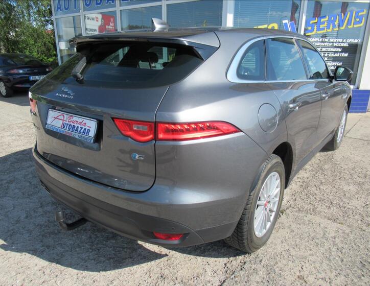 Jaguar F-Pace 5