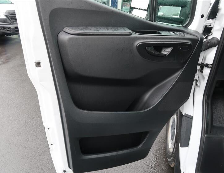 Mercedes-Benz Sprinter 17