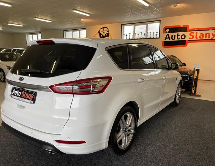 Ford S-MAX 6