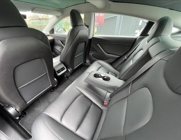 Tesla Model 3 32