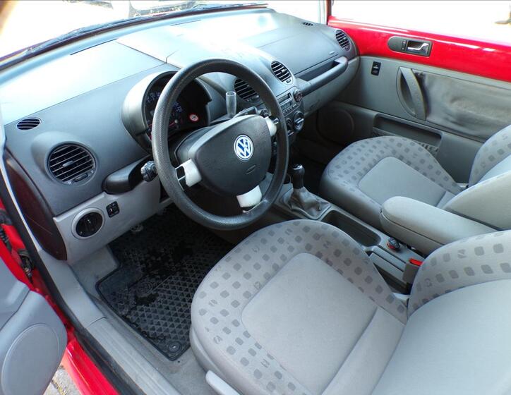 Volkswagen New Beetle 11
