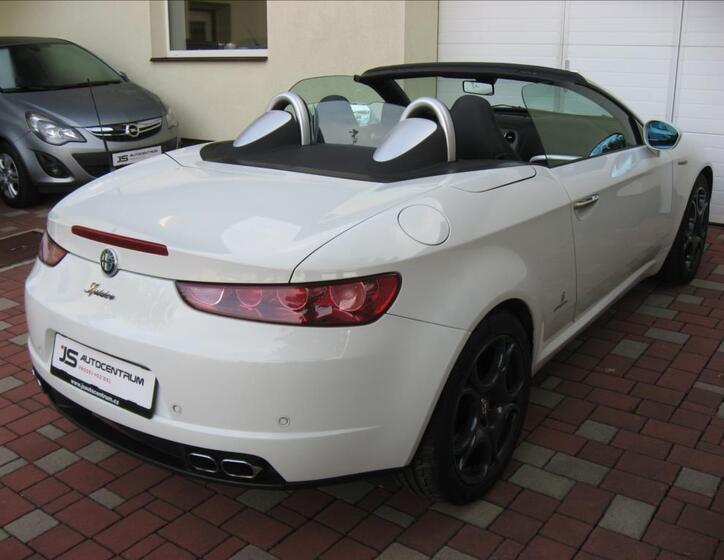 Alfa Romeo Spider 15
