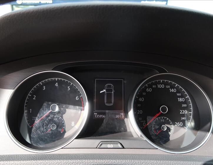 Volkswagen Golf 11