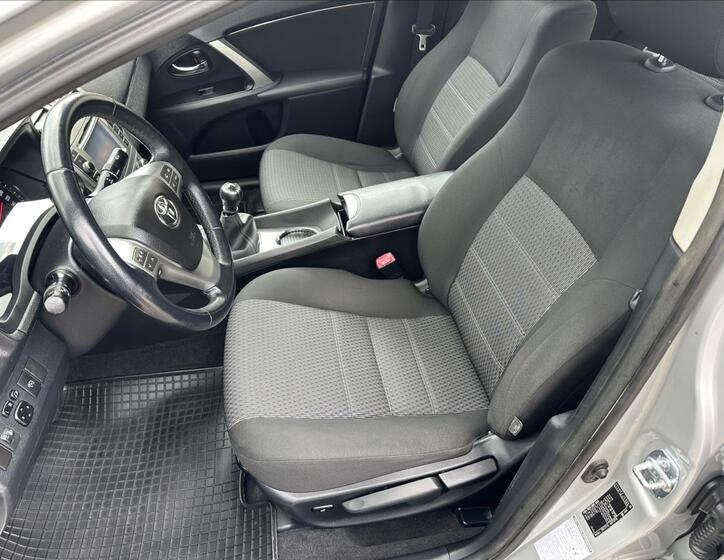 Toyota Avensis 12