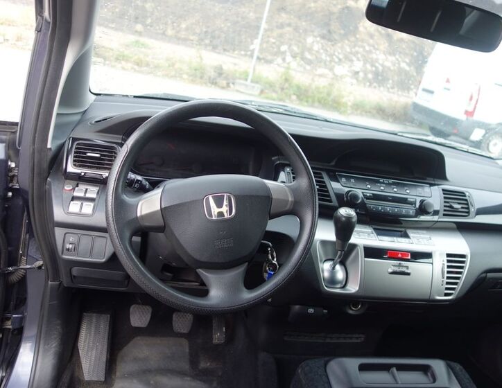 Honda FR-V 22