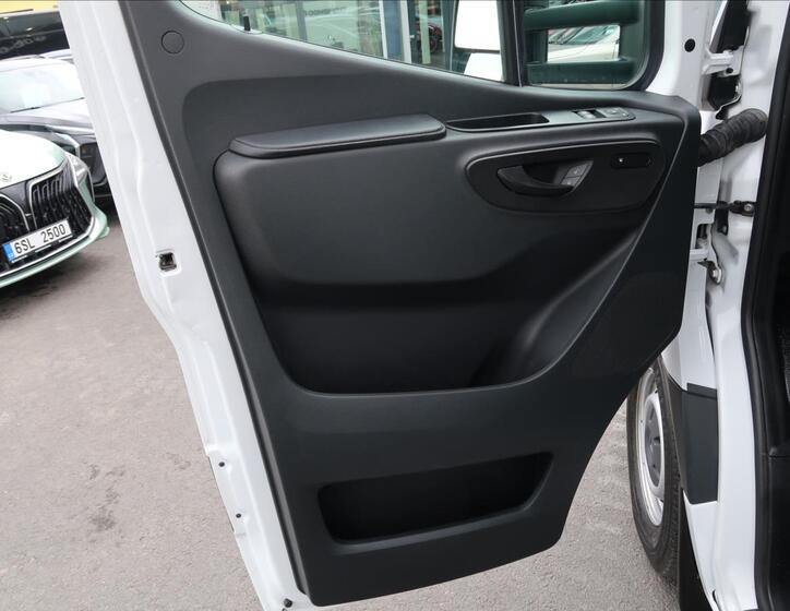 Mercedes-Benz Sprinter 17