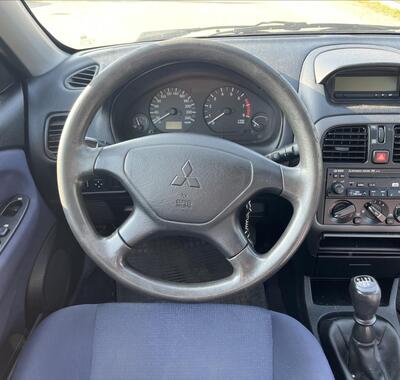 Mitsubishi Carisma 13