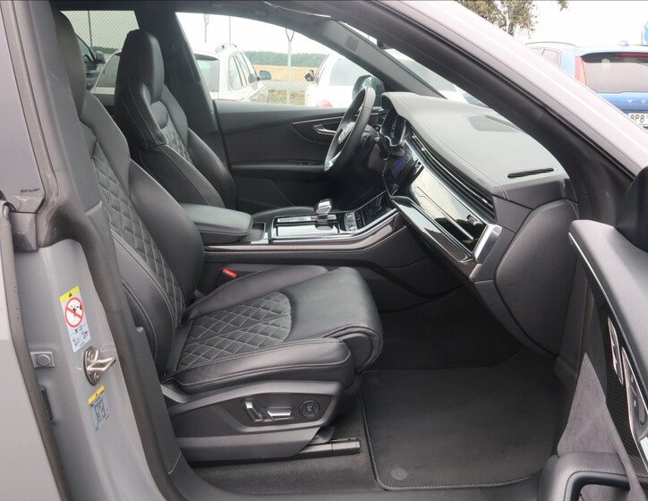 Audi Q8 15