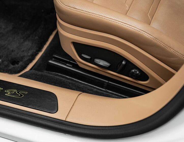 Porsche Panamera 25