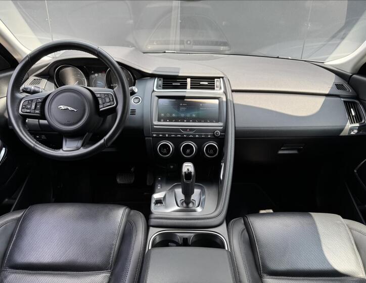 Jaguar E-Pace 11