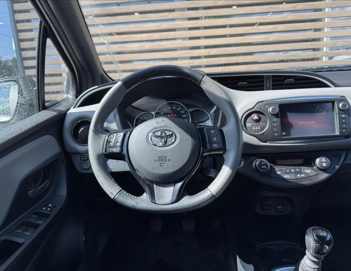Toyota Yaris 5