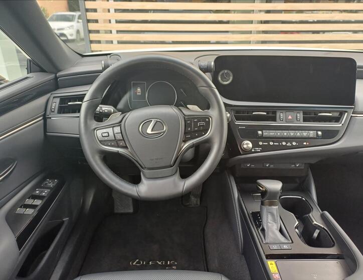 Lexus ES 300h 6
