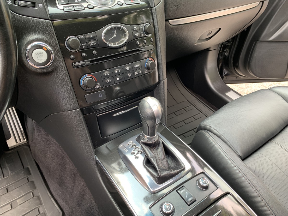 Infiniti QX70