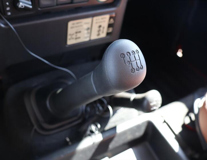 Land Rover Defender 27