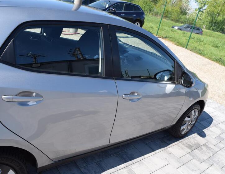 Mazda 2 11