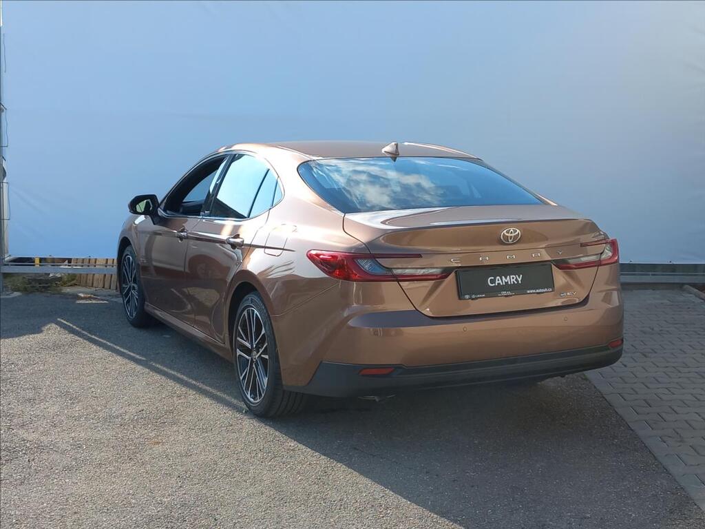 Toyota Camry 5