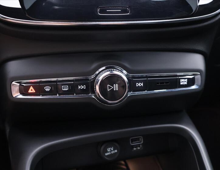 Volvo XC40 30