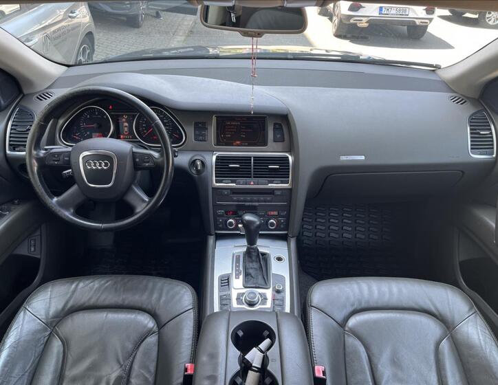 Audi Q7 10