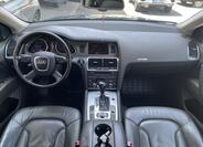 Audi Q7 10