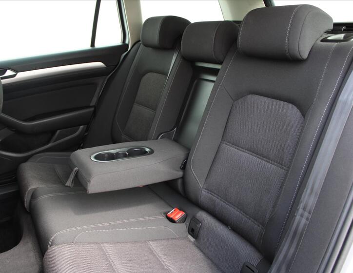 Volkswagen Passat 11