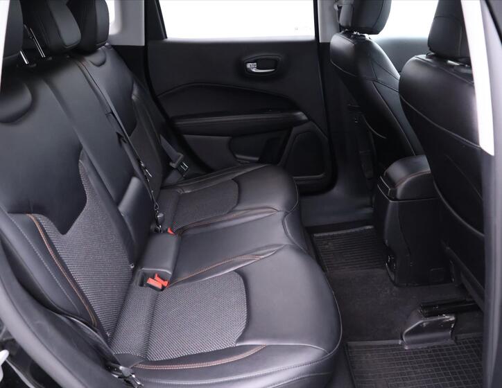 Jeep Compass 14