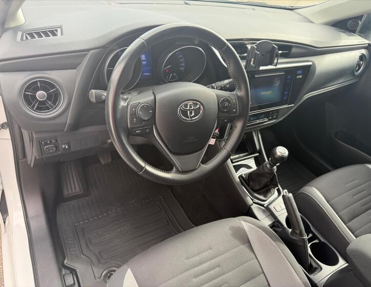 Toyota Auris 7