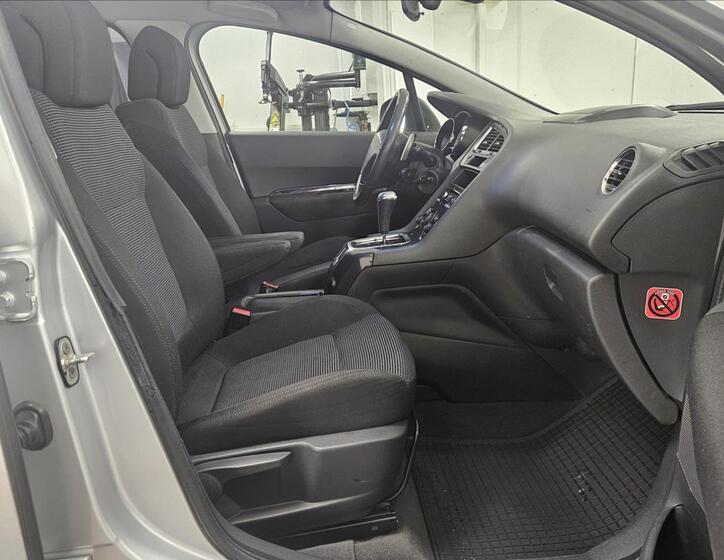 Peugeot 5008 17