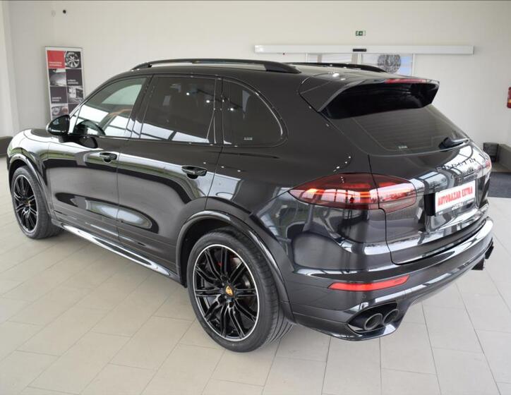 Porsche Cayenne 7