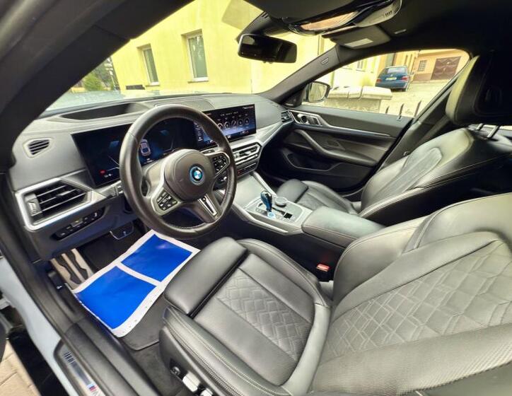 BMW i4 8