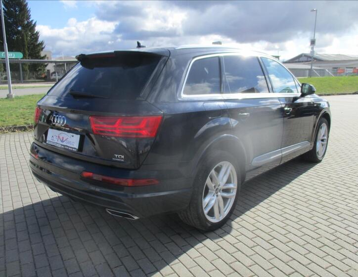Audi Q7 4