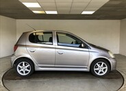 Toyota Yaris 8