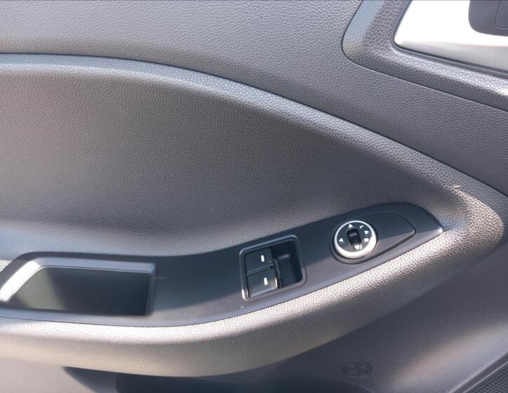 Hyundai i20 15