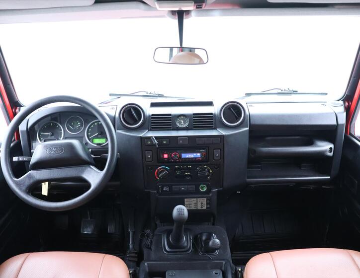 Land Rover Defender 26