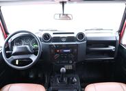 Land Rover Defender 26