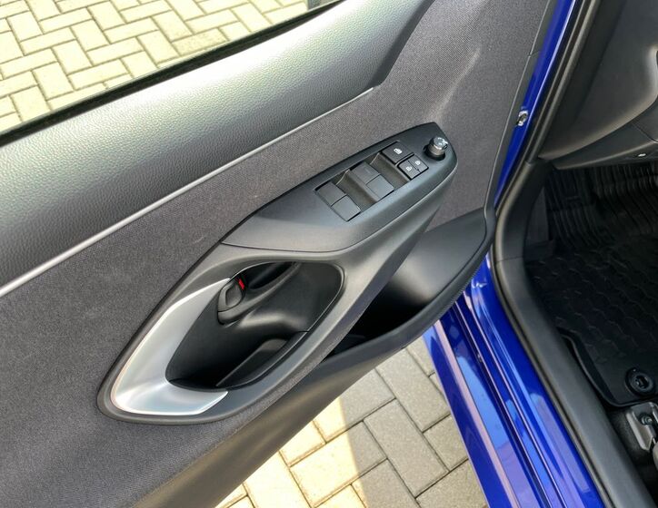 Toyota Yaris 12