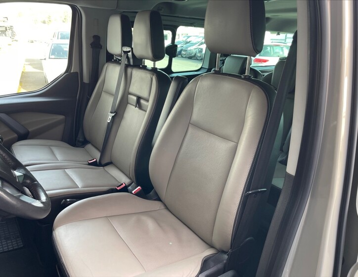 Ford Tourneo Custom 10