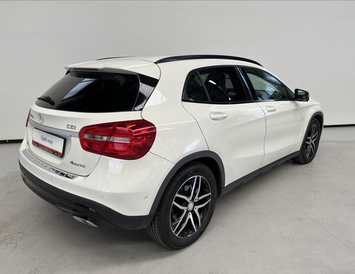 Mercedes-Benz GLA 2