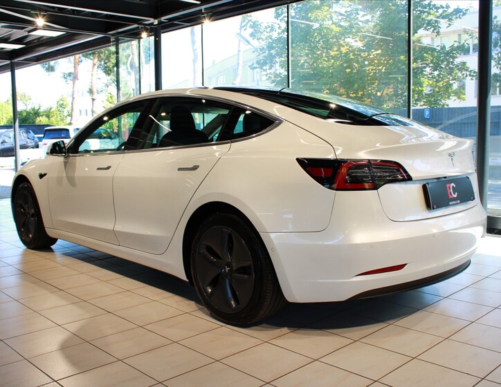 Tesla Model 3 4