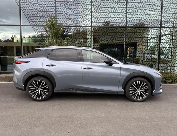 Lexus RZ 450e 4