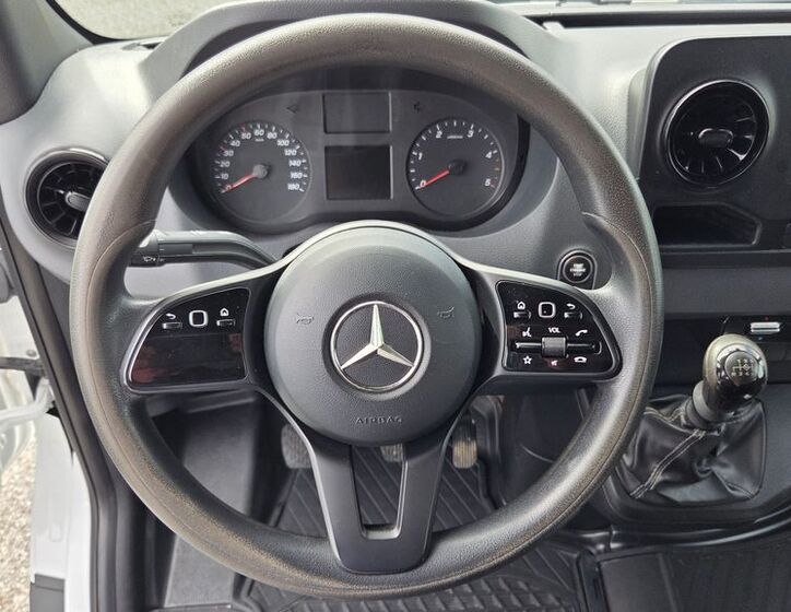 Mercedes-Benz Sprinter 11
