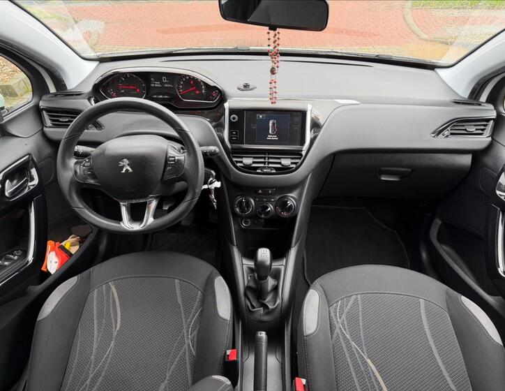 Peugeot 208 7