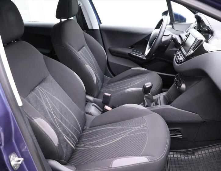 Peugeot 208 13