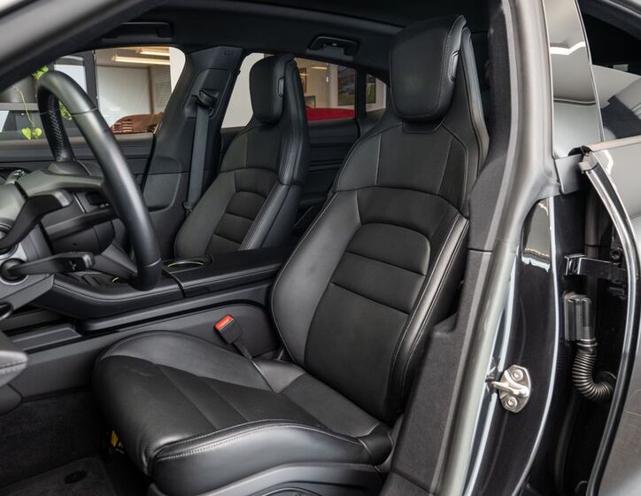 Porsche Taycan 7