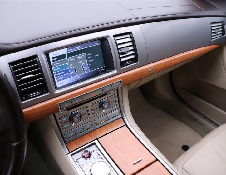 Jaguar XF 24