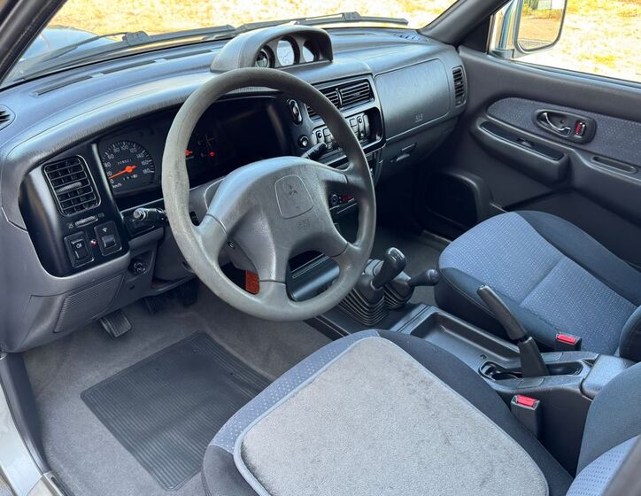 Mitsubishi L200 8