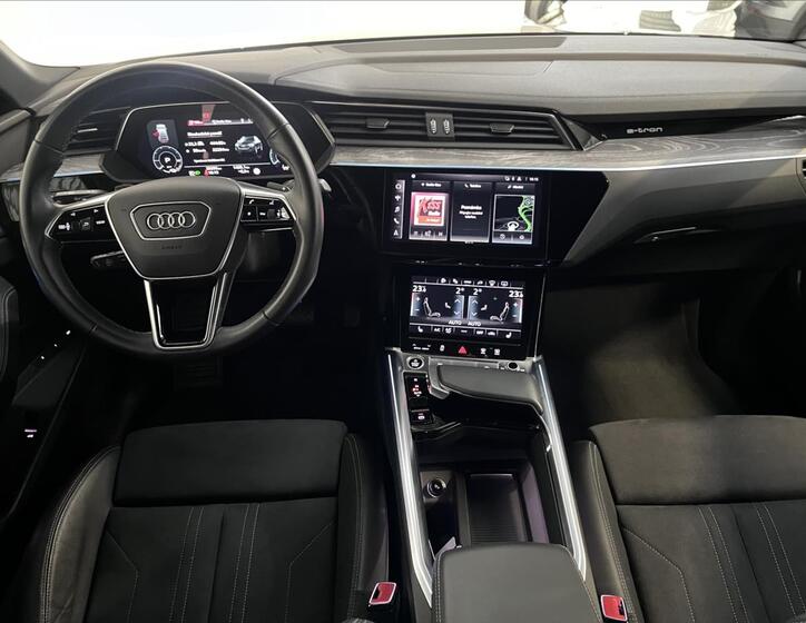 Audi Q8 e-tron 5