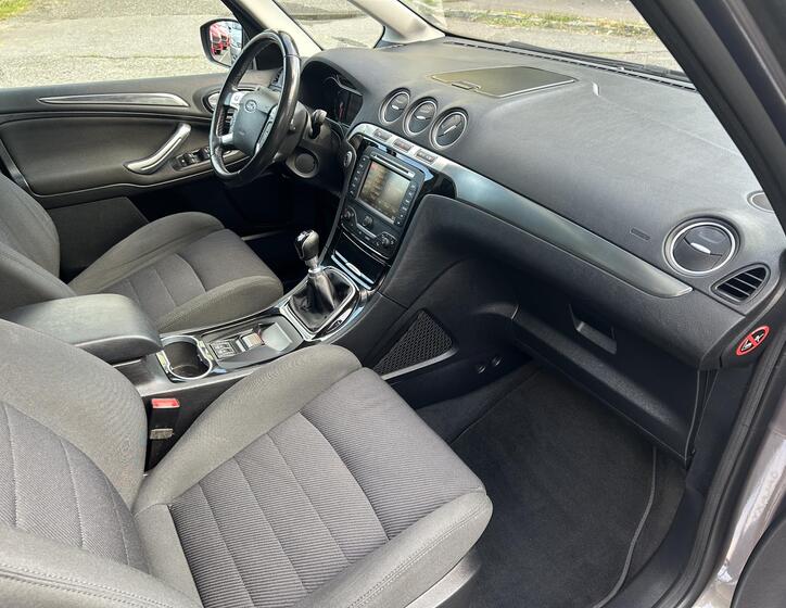 Ford Galaxy 37